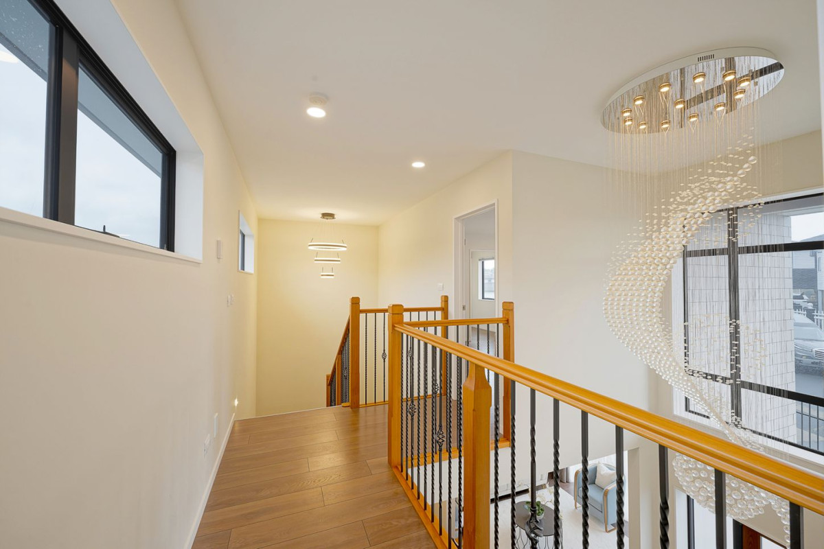 Owner (Builder) downsizing, 5 beds 4 baths house with double garage, 108 San Valentino Drive, Henderson, Auckland