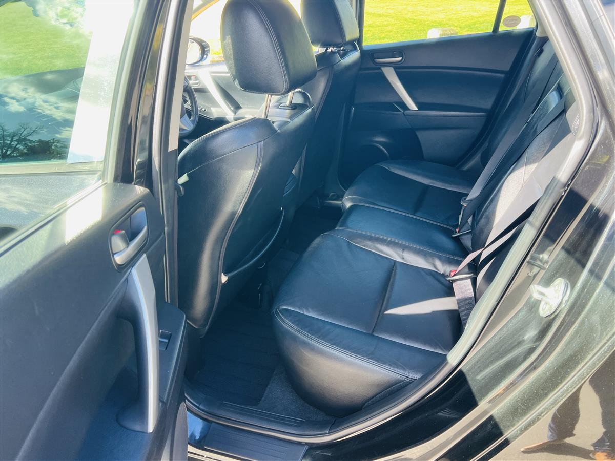 2012 Mazda Axela 2.0 LEATHER INTERIORS APPLE CAR PLAY Hatchback Automatic, 2,000 cc, 108,449 km