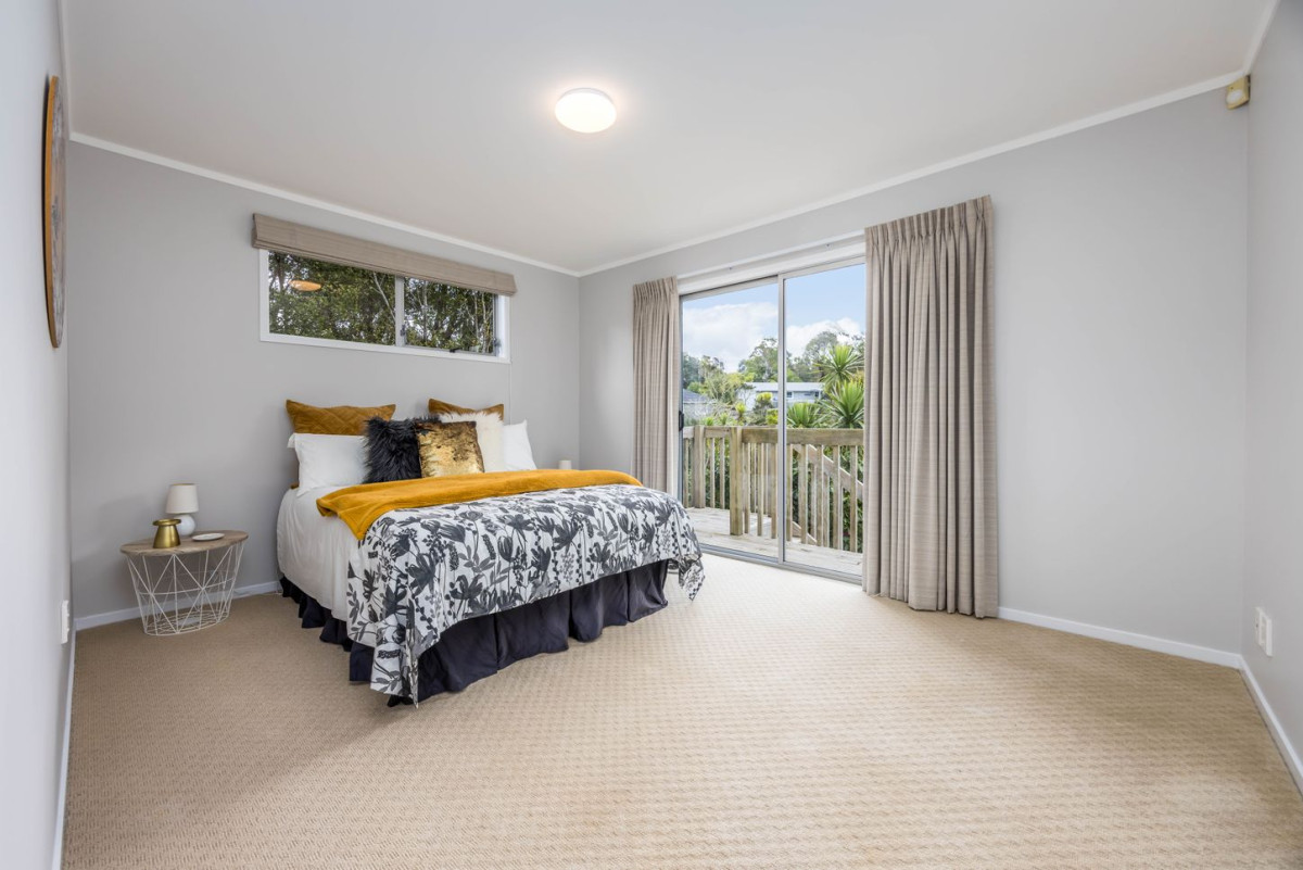 958m2 section, 4 beds + study 2 baths house with double garage, 37 Onedin Place, Titirangi, Auckland