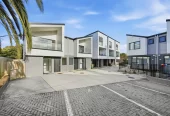 2 beds + study/office, 1.5 baths duplex home with car park, 7/29 Te Koa Road Panmure, Auckland