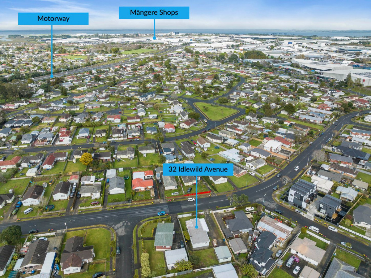 688m2 section, Renovated 3 beds 1 bath house, Double garage has been converted into two extra rooms, 32 Idlewild Avenue, Mangere, Auckland