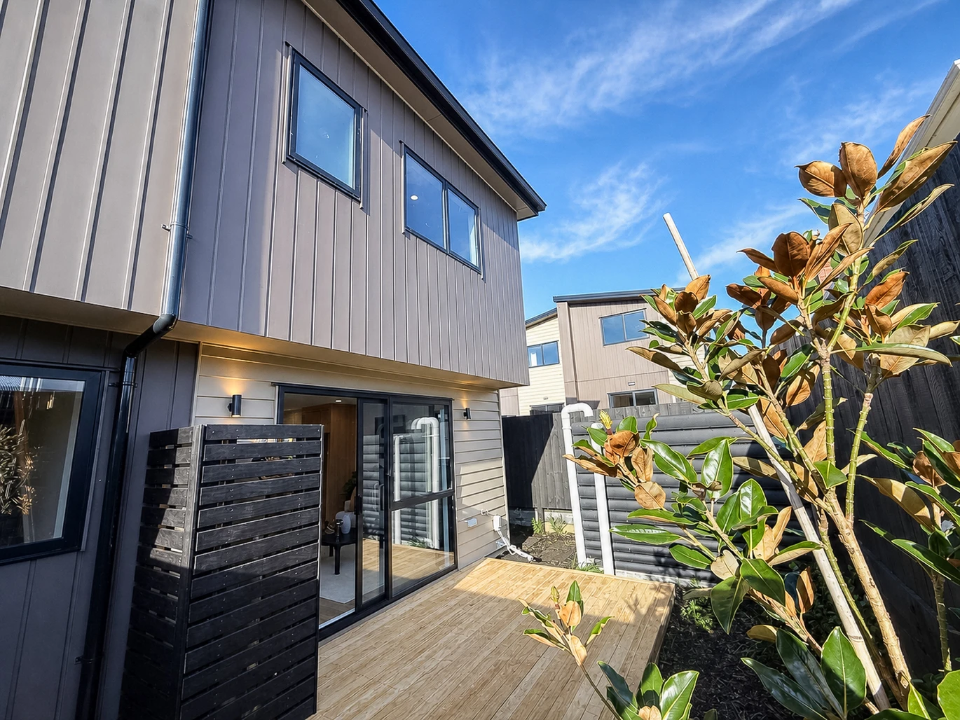 Must Sell, 10-year structural and weathertightness warranty, Brandnew freehold 3 beds (2 double + 1 study or kids’ room) 1.5 baths home with car park, Lot 4, 16 Geneva Place Blockhouse Bay, Auckland