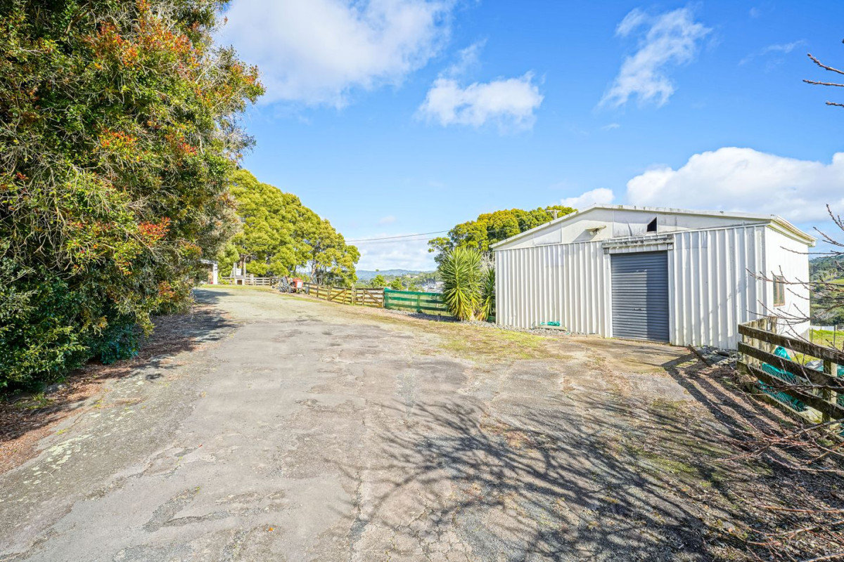 6824m2 Lifestyle section, 3 beds 1 bath house with 4 garage, 116 Chamberlain Road, Massey, Auckland