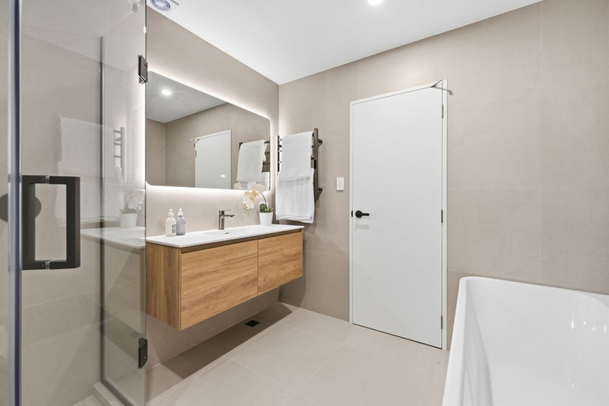 Freehold 5 beds (3 ensuites) 4 baths home with car park, 8/157 Bremner Road, Karaka, Auckland