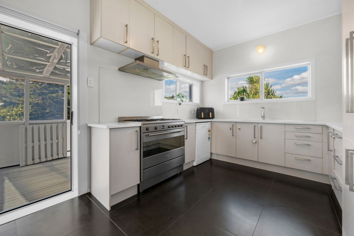 Highly Motivated Vendors, Ignore the CV, 246m2 Brick and tile 5 beds 2 baths house with carport, 55 Athens Road, Onehunga, Auckland