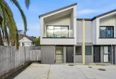 2 beds + study/office, 1.5 baths duplex home with car park, 7/29 Te Koa Road Panmure, Auckland
