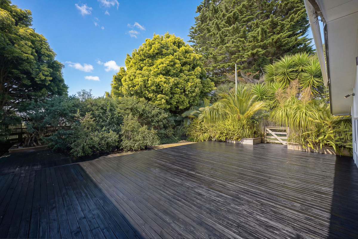 6824m2 Lifestyle section, 3 beds 1 bath house with 4 garage, 116 Chamberlain Road, Massey, Auckland