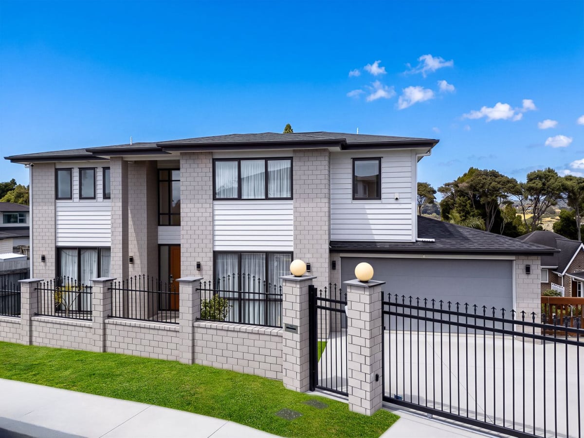 Owner (Builder) downsizing, 5 beds 4 baths house with double garage, 108 San Valentino Drive, Henderson, Auckland