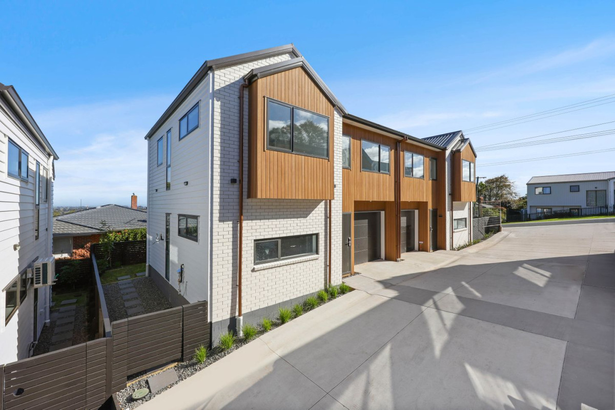 Price Dropped Again, Bring Your Offer, Brandnew freehold 3 beds 2.5 baths duplex home with garage, Next to a peaceful reserve, All conjunctions welcome – higher split offered. Lot 3 27 Red Hill Road, Papakura, Auckland