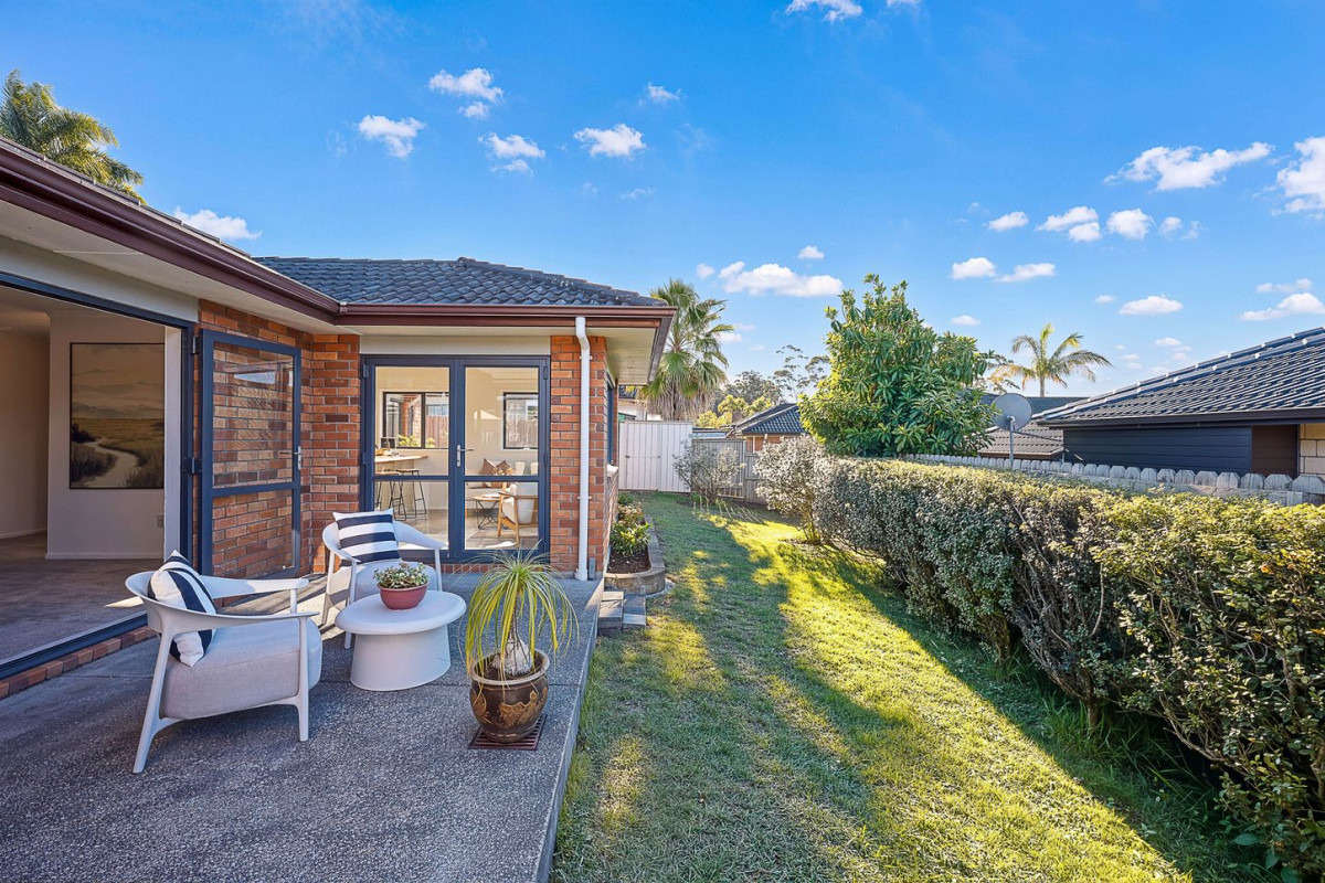 Deceased Estate For Sale After 21 Years, 580m2 section, Brick and tile 4 beds 2 baths house with double garage, 7 Fairford Avenue, Henderson, Auckland