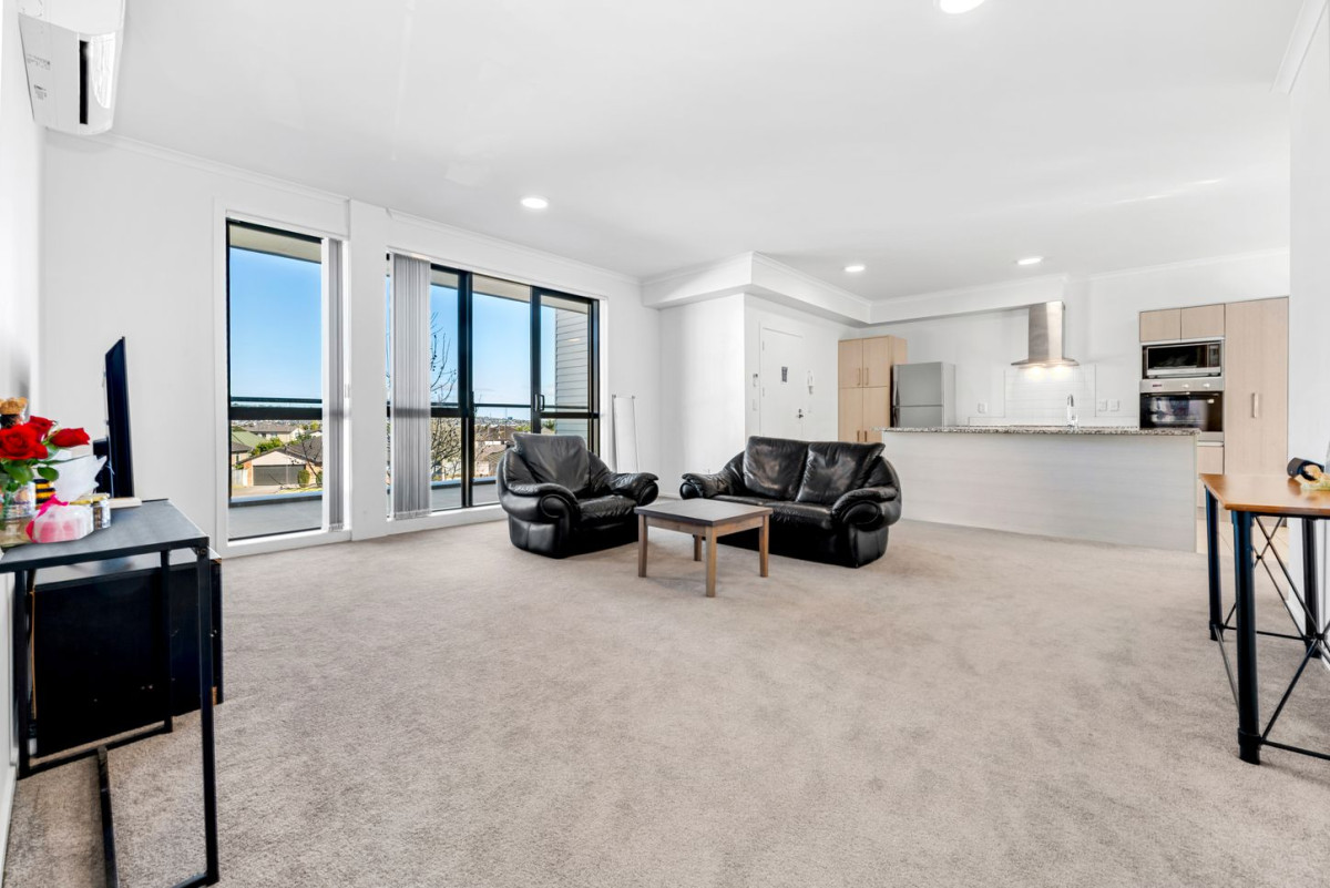 Public Trust is highly motivated, and this property is seriously for sale. 3 beds 2 baths apartment with 2 car parks, 120m2 floor area, 10/130 Stancombe Road, Flat Bush, Auckland