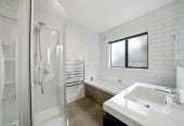Westlake school zone, Brick and tile 4 beds + study room 2 baths house with double garage, 2/121 Forrest Hill Road, Forrest Hill, Auckland