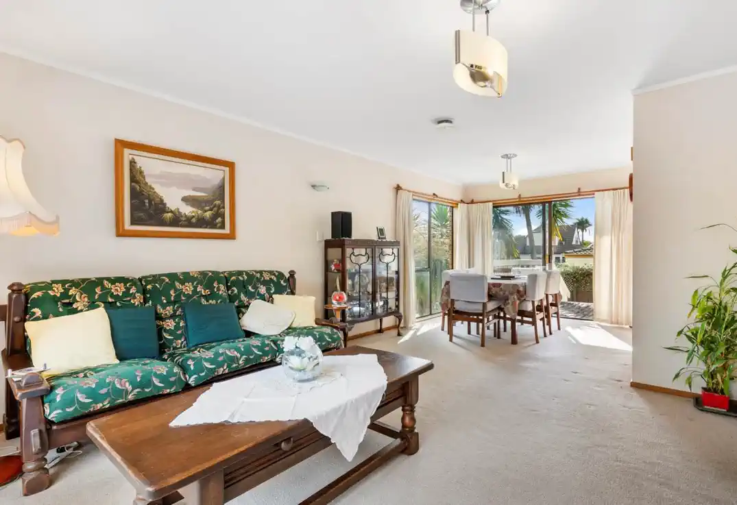 For rent, No pets, no smokers, 3 beds 2 baths house with double garage, available from 14th August, 16 Hayes Place, Half Moon Bay, Auckland