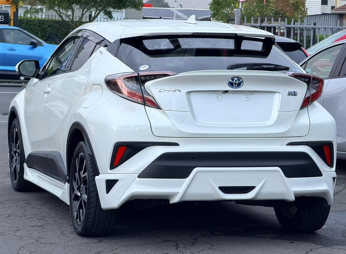 2017 Toyota C-HR G PACKAGE**BODY KIT RV/SUV Automatic, Hybrid, 1,797 cc, 83,198 km
