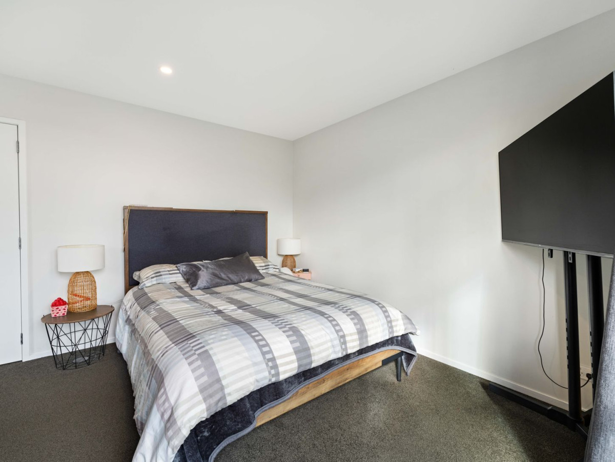 Owner cashing out, 472m2 section, Brick and tile 4 beds 2 baths house with double garage, 25 Dumas Place, Papakura, Auckland