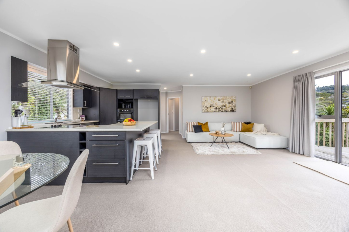 958m2 section, 4 beds + study 2 baths house with double garage, 37 Onedin Place, Titirangi, Auckland