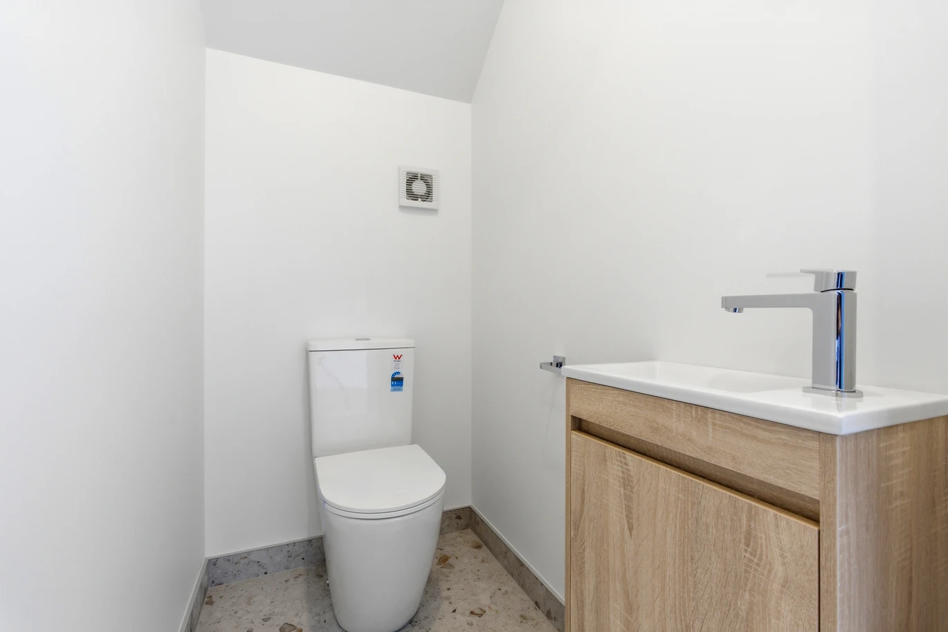 Brandnew standalone 4 beds 2.5 bath house with garage, 5 Airini Road Silverdale, Auckland