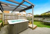 Westlake school zone, Brick and tile 4 beds + study room 2 baths house with double garage, 2/121 Forrest Hill Road, Forrest Hill, Auckland