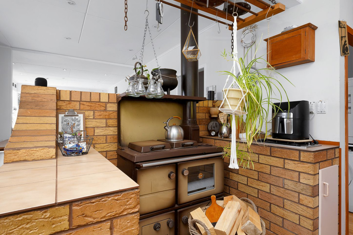 6824m2 Lifestyle section, 3 beds 1 bath house with 4 garage, 116 Chamberlain Road, Massey, Auckland