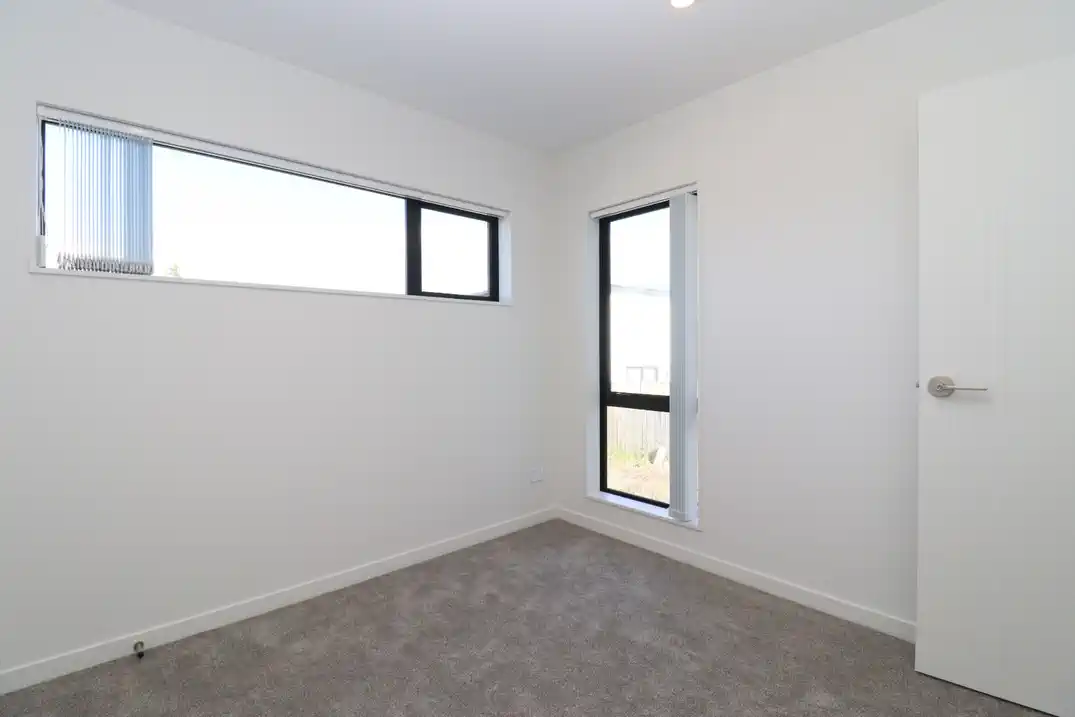 For rent, 4 beds 2 baths townhouse with garage, Available now, 45 Observation Green , Hobsonville, Auckland