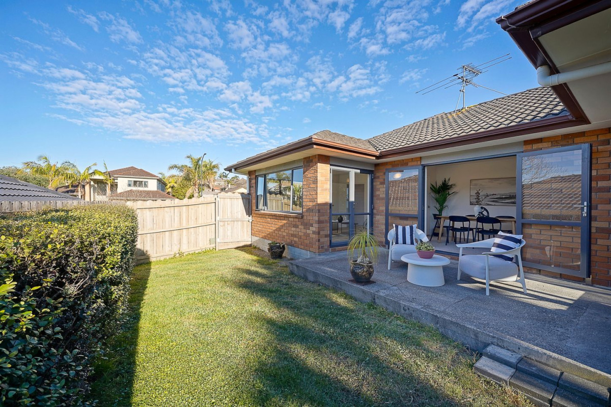 Deceased Estate For Sale After 21 Years, 580m2 section, Brick and tile 4 beds 2 baths house with double garage, 7 Fairford Avenue, Henderson, Auckland