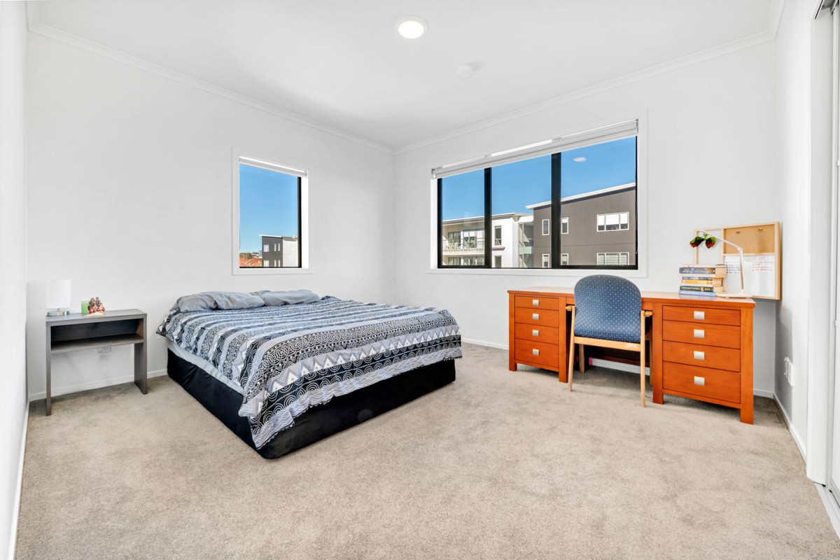 Public Trust is highly motivated, and this property is seriously for sale. 3 beds 2 baths apartment with 2 car parks, 120m2 floor area, 10/130 Stancombe Road, Flat Bush, Auckland