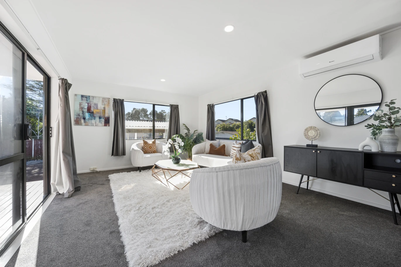 424m2 section, Renovated 3 beds 1 bath house with carport, 20A Glynnbrooke Street Te Atatu South, Auckland