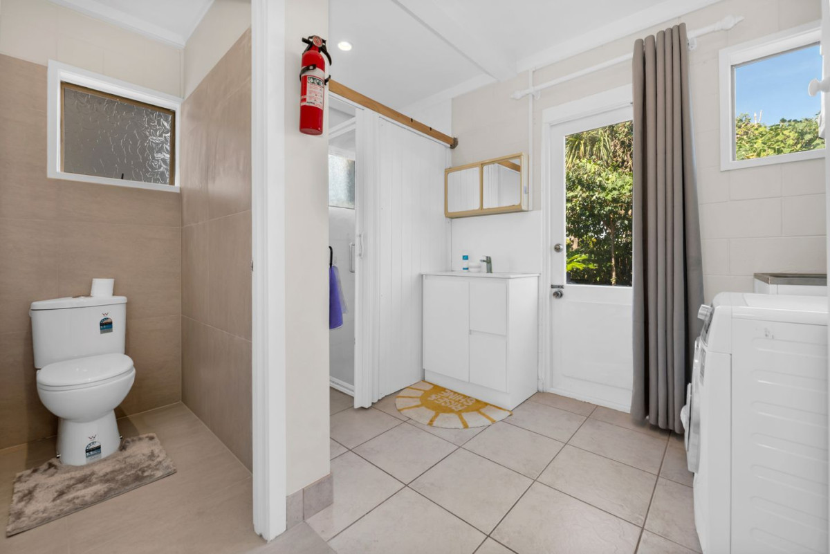 Highly Motivated Vendors, Ignore the CV, 246m2 Brick and tile 5 beds 2 baths house with carport, 55 Athens Road, Onehunga, Auckland