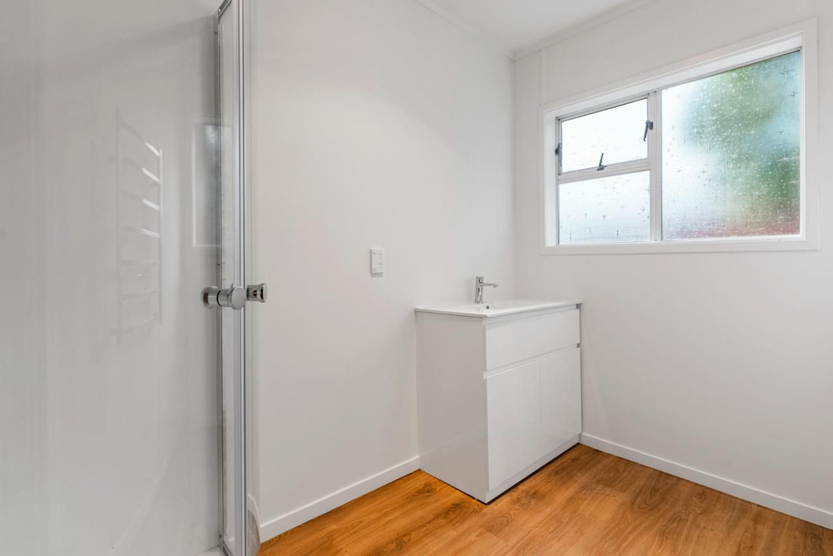 688m2 section, Renovated 3 beds 1 bath house, Double garage has been converted into two extra rooms, 32 Idlewild Avenue, Mangere, Auckland