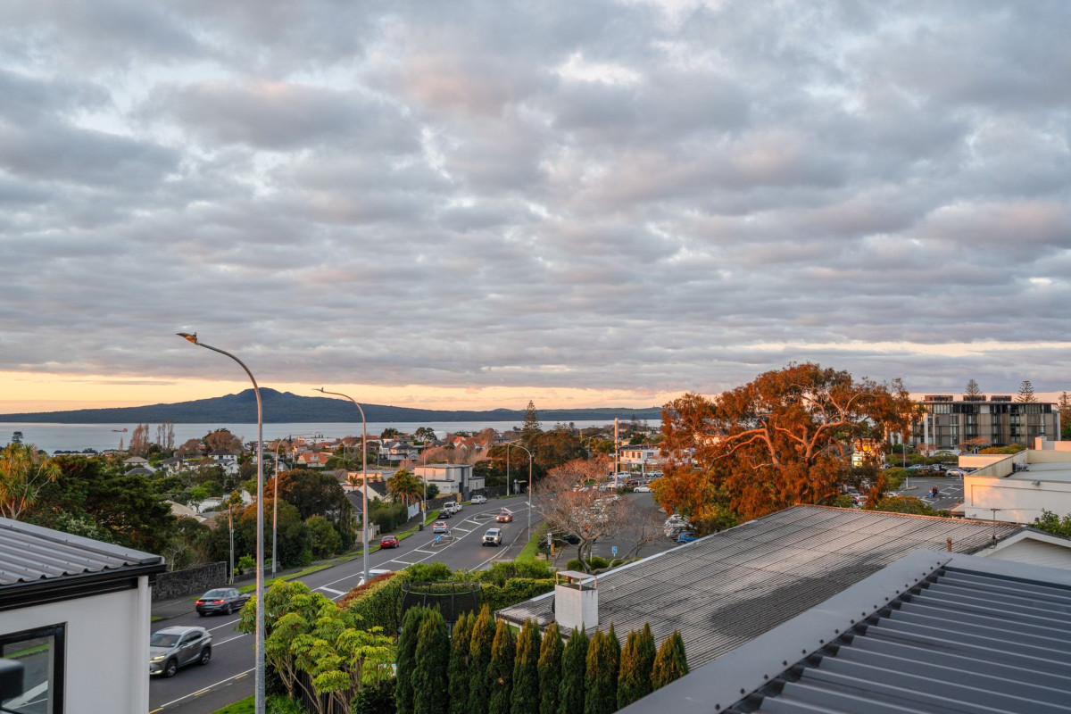 Enquiries Over $1,500,000, 3 beds 3.5 baths home with garage, Freehold title with no body corporate, CCC and titles issued, 12-month maintenance period from settlement, CV: $1,850,000, Individual or bulk purchase options available. 1B Colenso Place Mission Bay, Auckland