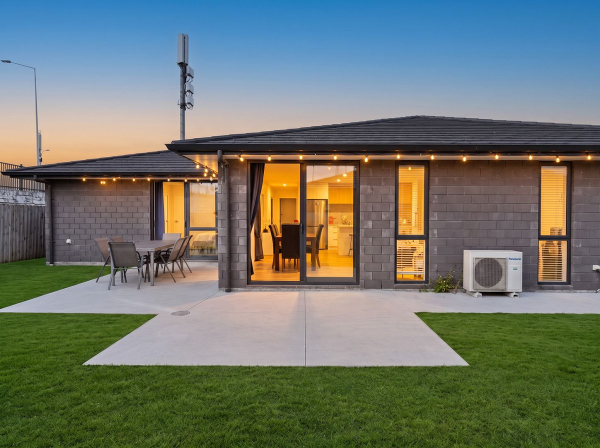 Owner cashing out, 472m2 section, Brick and tile 4 beds 2 baths house with double garage, 25 Dumas Place, Papakura, Auckland