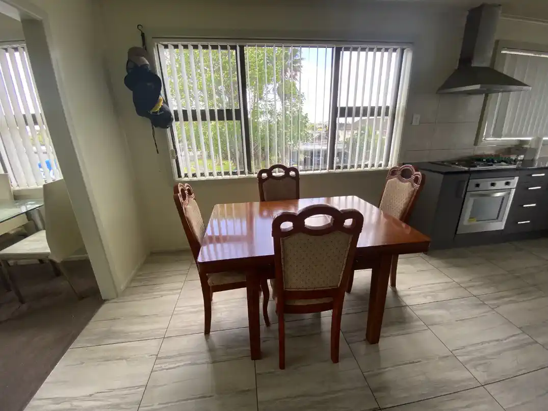 For rent, Fully furnished 3 beds 1 bath unit with 2 car parks, Available from 16th September, 1/24 Atkinson Avenue, Otahuhu, Auckland