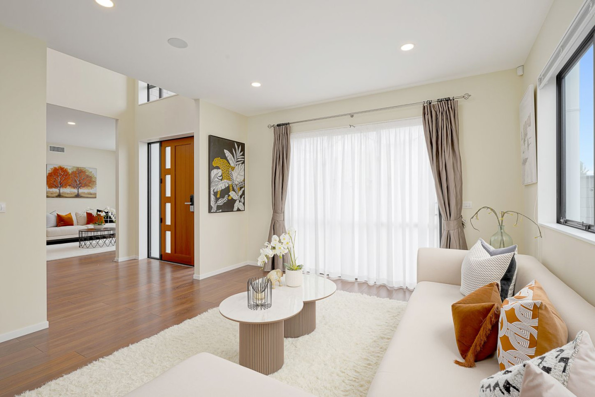 Owner (Builder) downsizing, 5 beds 4 baths house with double garage, 108 San Valentino Drive, Henderson, Auckland