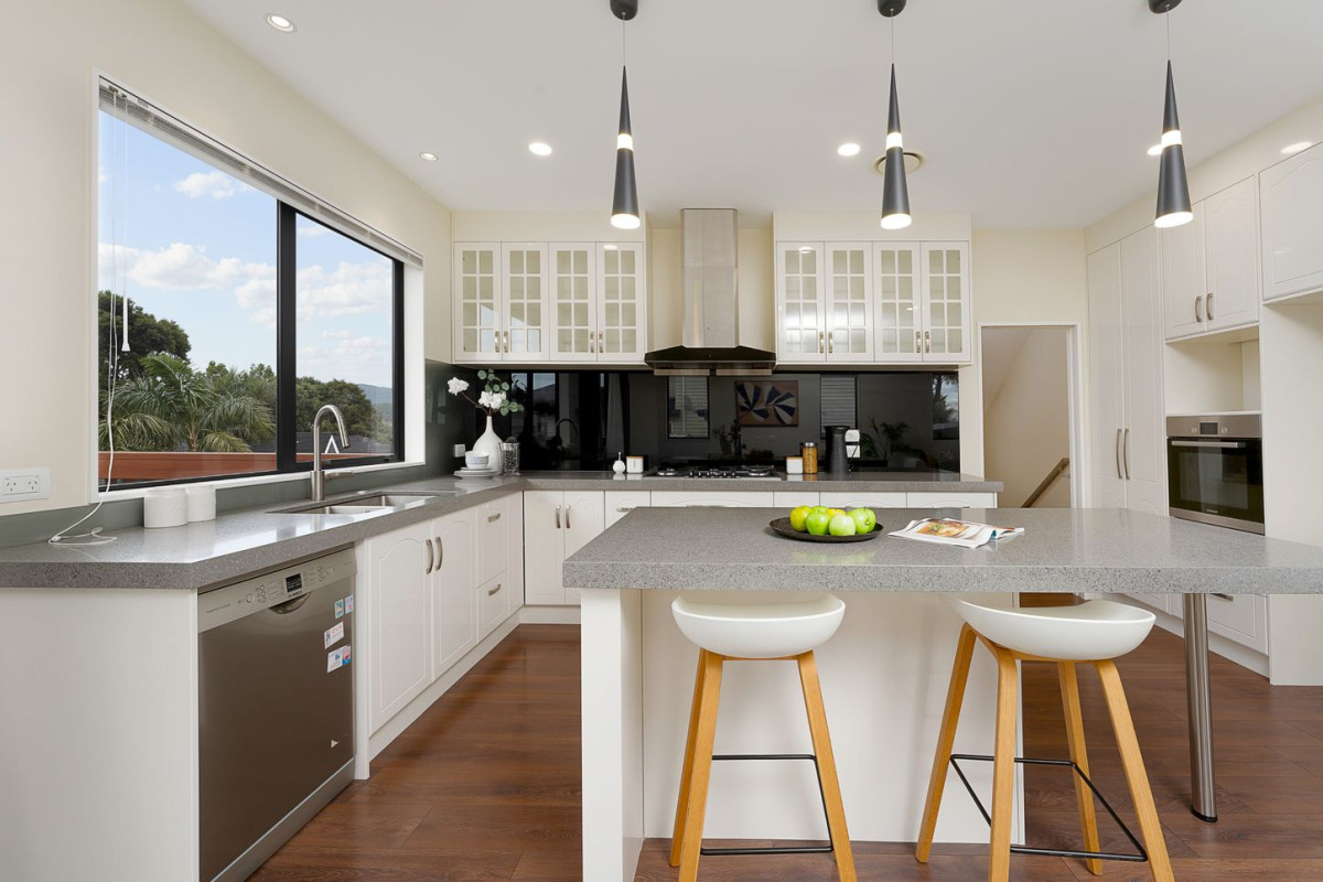 Owner (Builder) downsizing, 5 beds 4 baths house with double garage, 108 San Valentino Drive, Henderson, Auckland