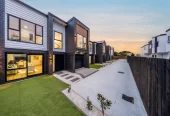 Vendors super motivated to sell, Brandnew standalone 4 beds 2.5 baths home with garage, 106B Edgewater Drive Pakuranga, Auckland