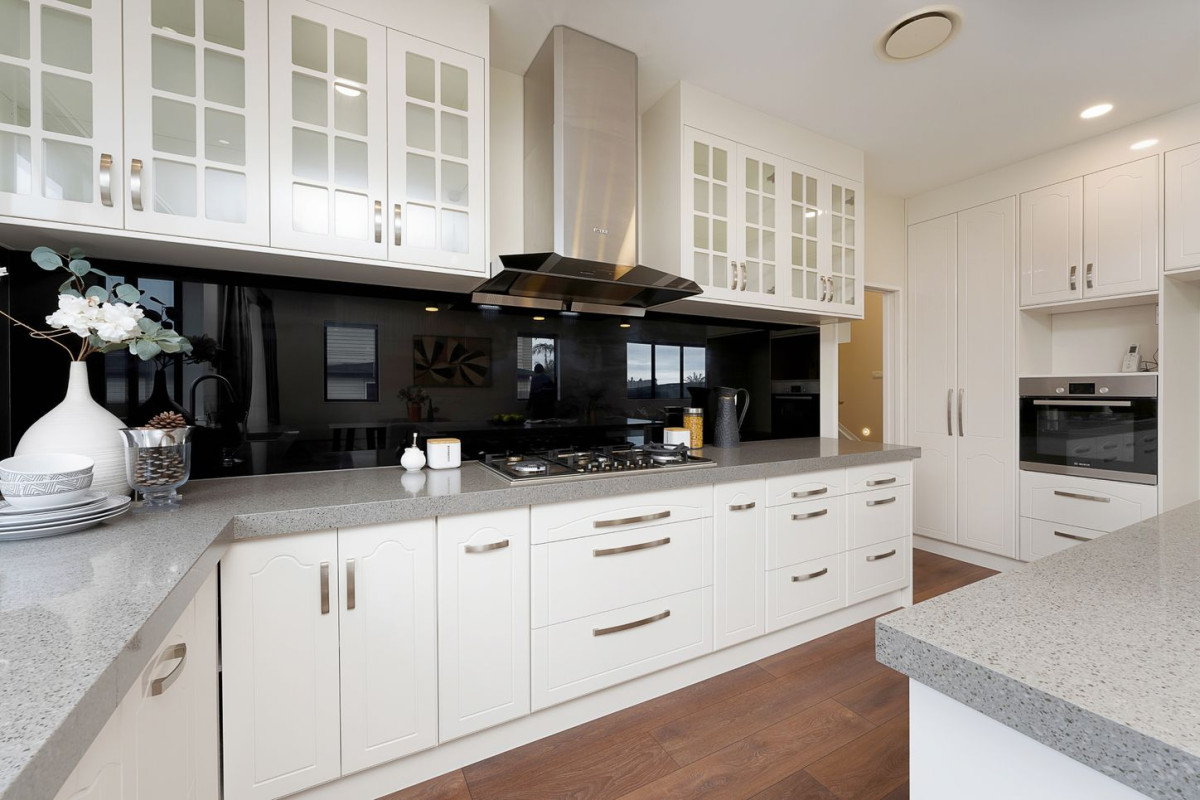 Owner (Builder) downsizing, 5 beds 4 baths house with double garage, 108 San Valentino Drive, Henderson, Auckland