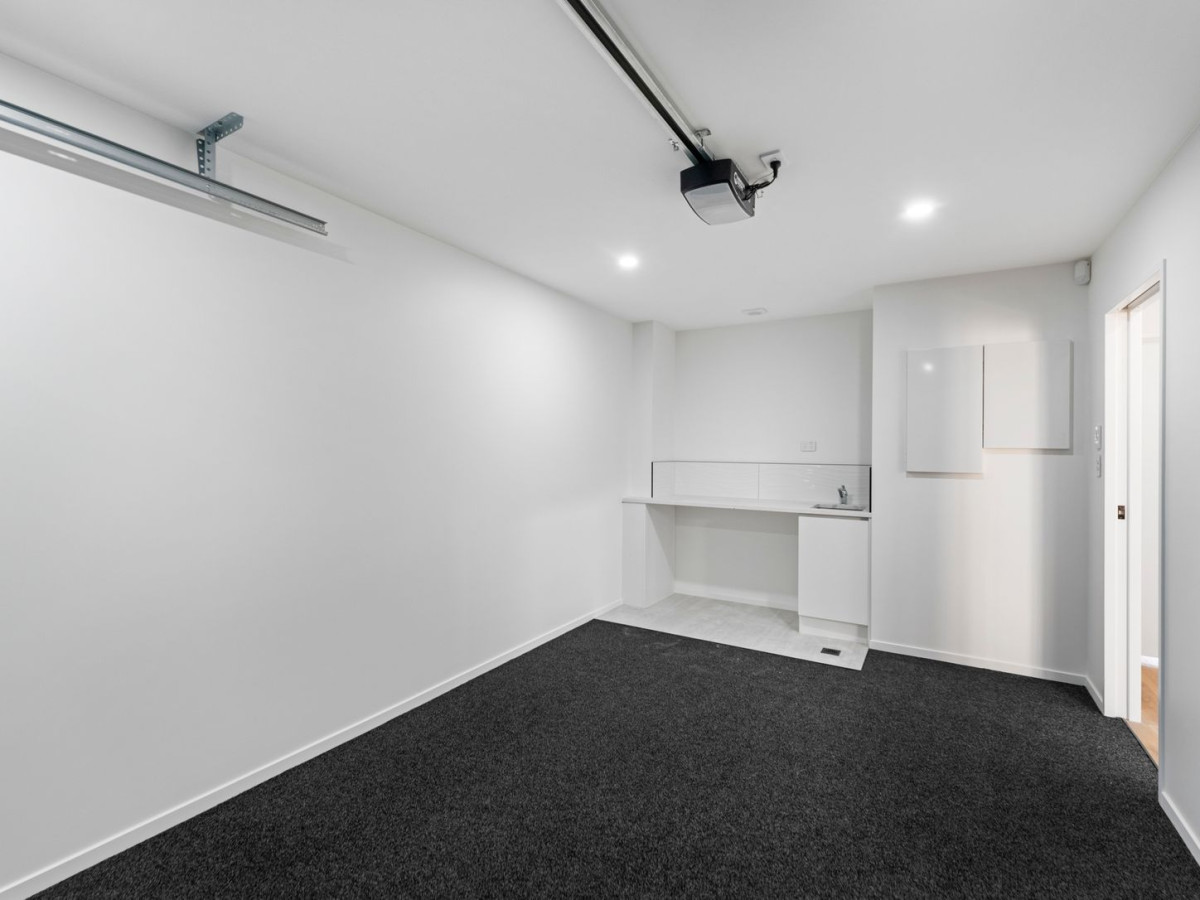 Brandnew 4 beds 3.5 baths home with garage, 5/35 Royton Avenue, Mangere East, Auckland