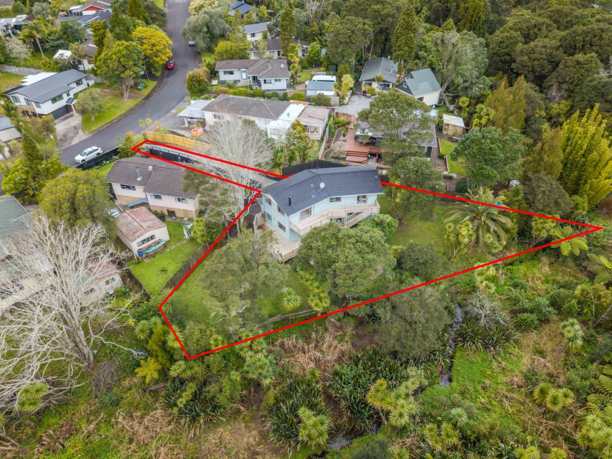958m2 section, 4 beds + study 2 baths house with double garage, 37 Onedin Place, Titirangi, Auckland