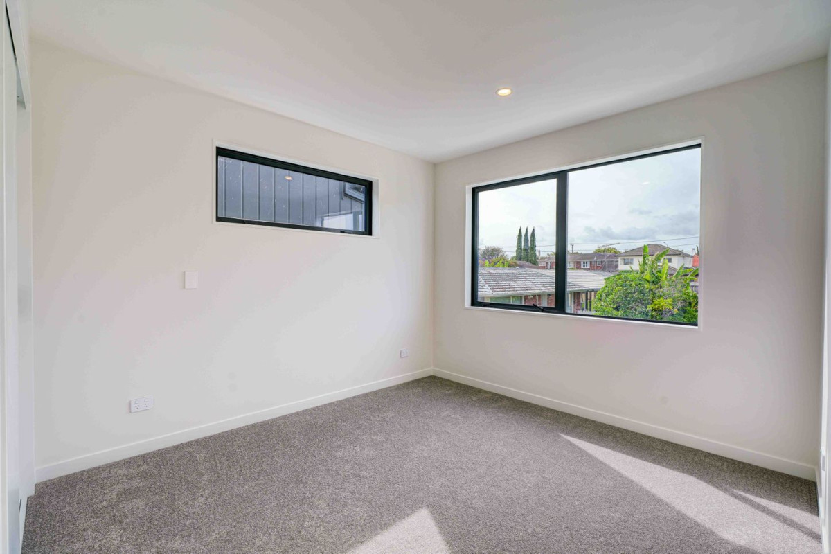 Must Sell, All Offers Considered, Double Westlake High School Zone, 174m2 4 beds + multi-purpose room 3 baths home with garage, 5/7 Alma Road, Milford, Auckland