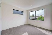 Double Westlake High School Zone, 174m2 4 beds + multi-purpose room 3 baths home with garage, 6/7 Alma Road, Milford, Auckland