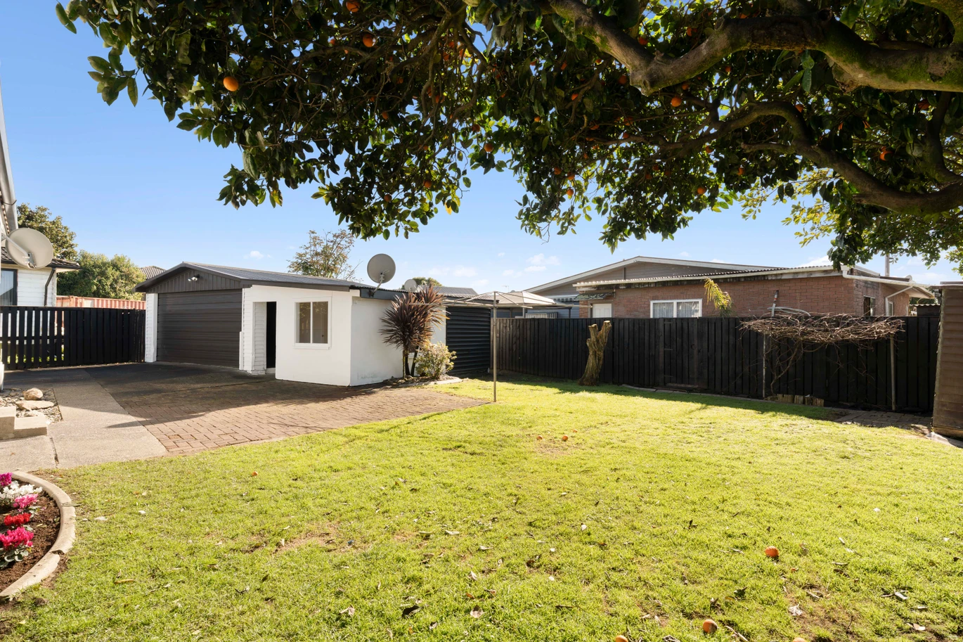 607m2 section, Renovated 3 beds 1 bath house, a large double garage includes an extension with a utility room, 5 Bedlington Avenue Manurewa, Auckland