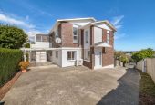Highly Motivated Vendors, Ignore the CV, 246m2 Brick and tile 5 beds 2 baths house with carport, 55 Athens Road, Onehunga, Auckland