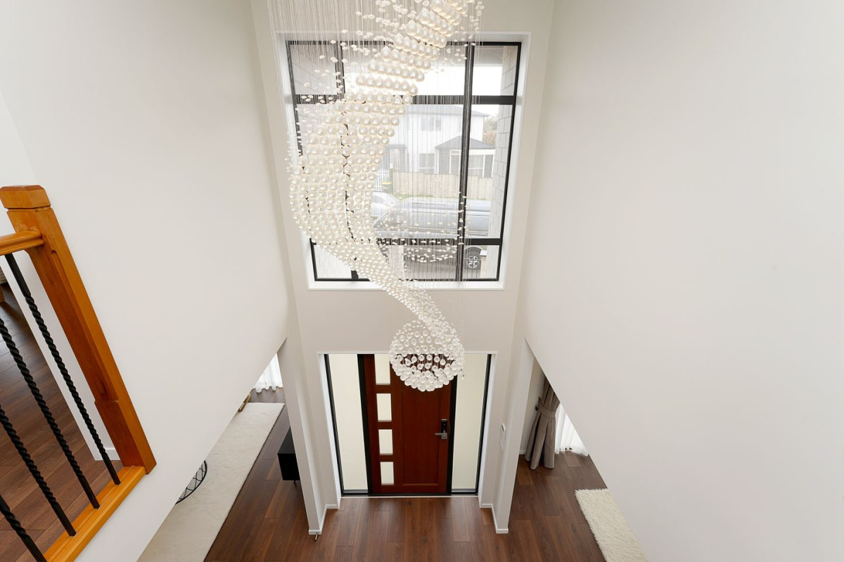 Owner (Builder) downsizing, 5 beds 4 baths house with double garage, 108 San Valentino Drive, Henderson, Auckland