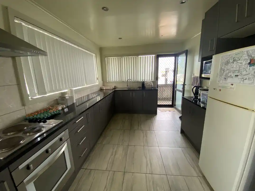 For rent, Fully furnished 3 beds 1 bath unit with 2 car parks, Available from 16th September, 1/24 Atkinson Avenue, Otahuhu, Auckland