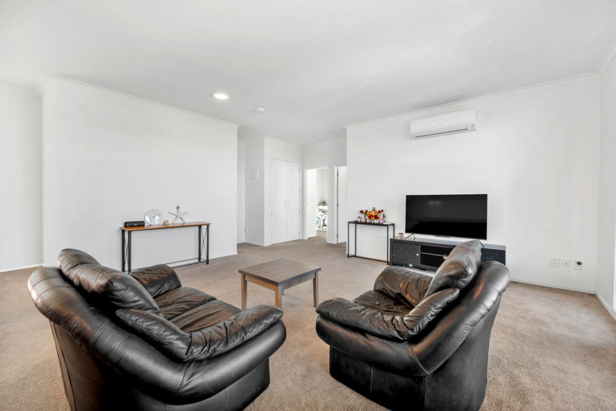 Public Trust is highly motivated, and this property is seriously for sale. 3 beds 2 baths apartment with 2 car parks, 120m2 floor area, 10/130 Stancombe Road, Flat Bush, Auckland