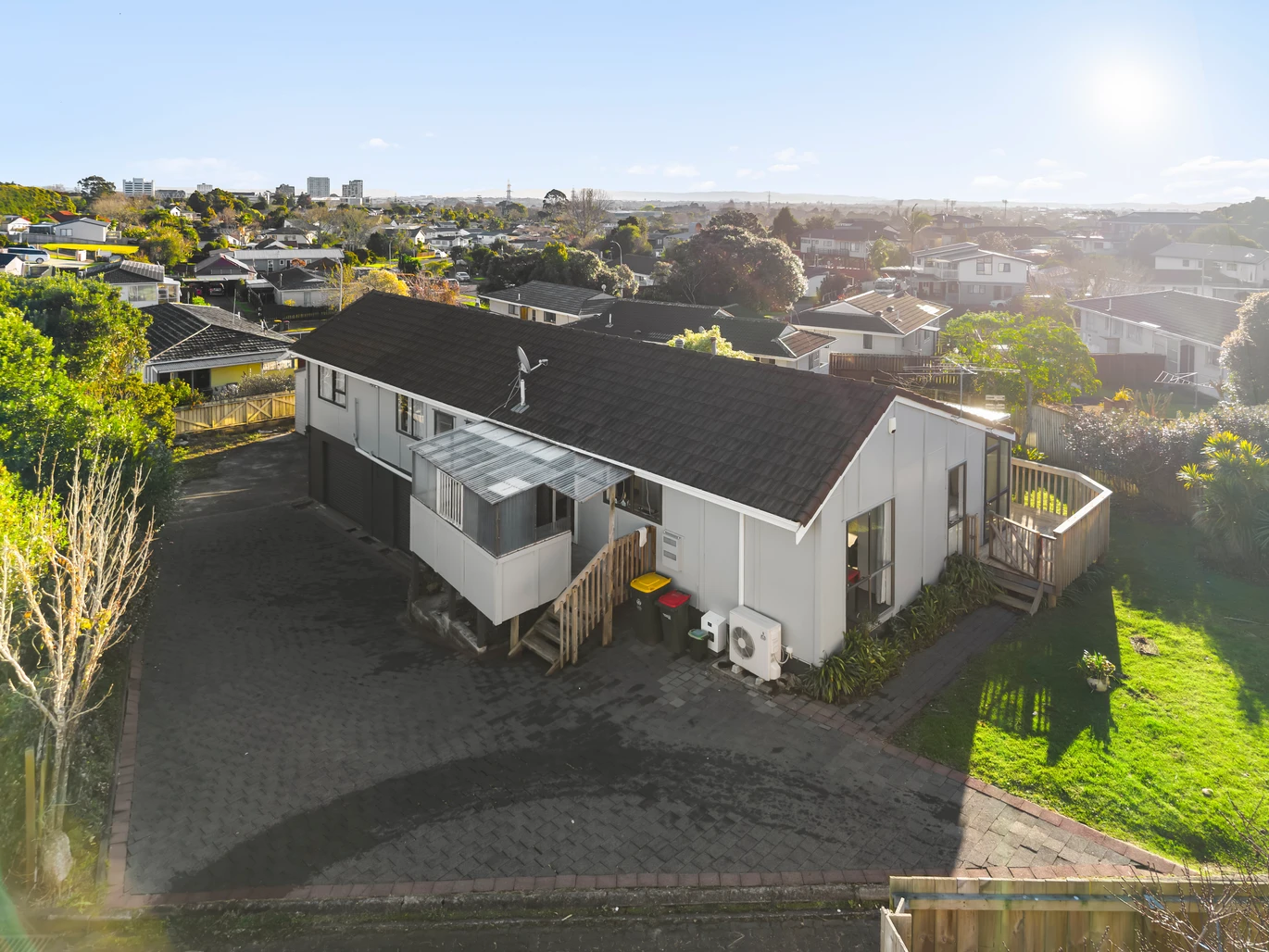 Must Sell, 856m2 section, 4 beds 2 baths house, a double basement garage and a separate double garage. 5 Rotoma Rise Clover Park, Auckland