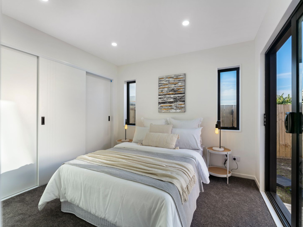 Brandnew 4 beds 3.5 baths home with garage, 5/35 Royton Avenue, Mangere East, Auckland