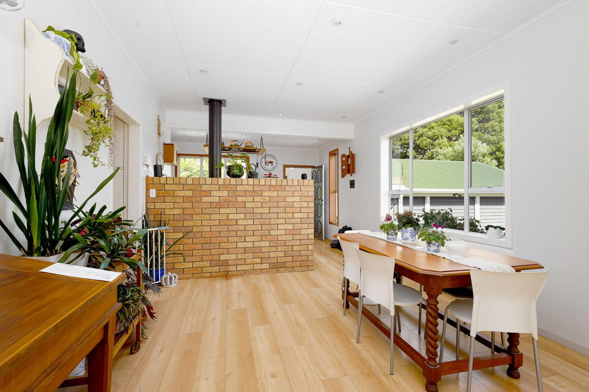 6824m2 Lifestyle section, 3 beds 1 bath house with 4 garage, 116 Chamberlain Road, Massey, Auckland