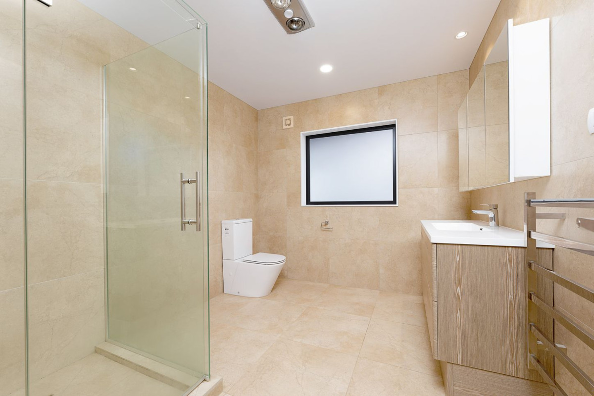 Owner (Builder) downsizing, 5 beds 4 baths house with double garage, 108 San Valentino Drive, Henderson, Auckland