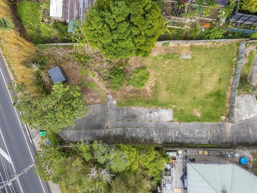 Vendor now overseas. Must sell, This cross-lease title section is a half share of 827sqm, A Geotechnical report and house plans ready for consent application are available for inspection. Watercare have confirmed the granting of new connection for one dwelling. 599 Whangaparaoa Road, Stanmore Bay, Auckland